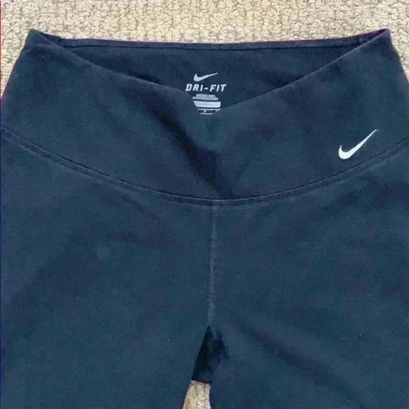 Nike Dri fit Capri - Picture 2 of 2